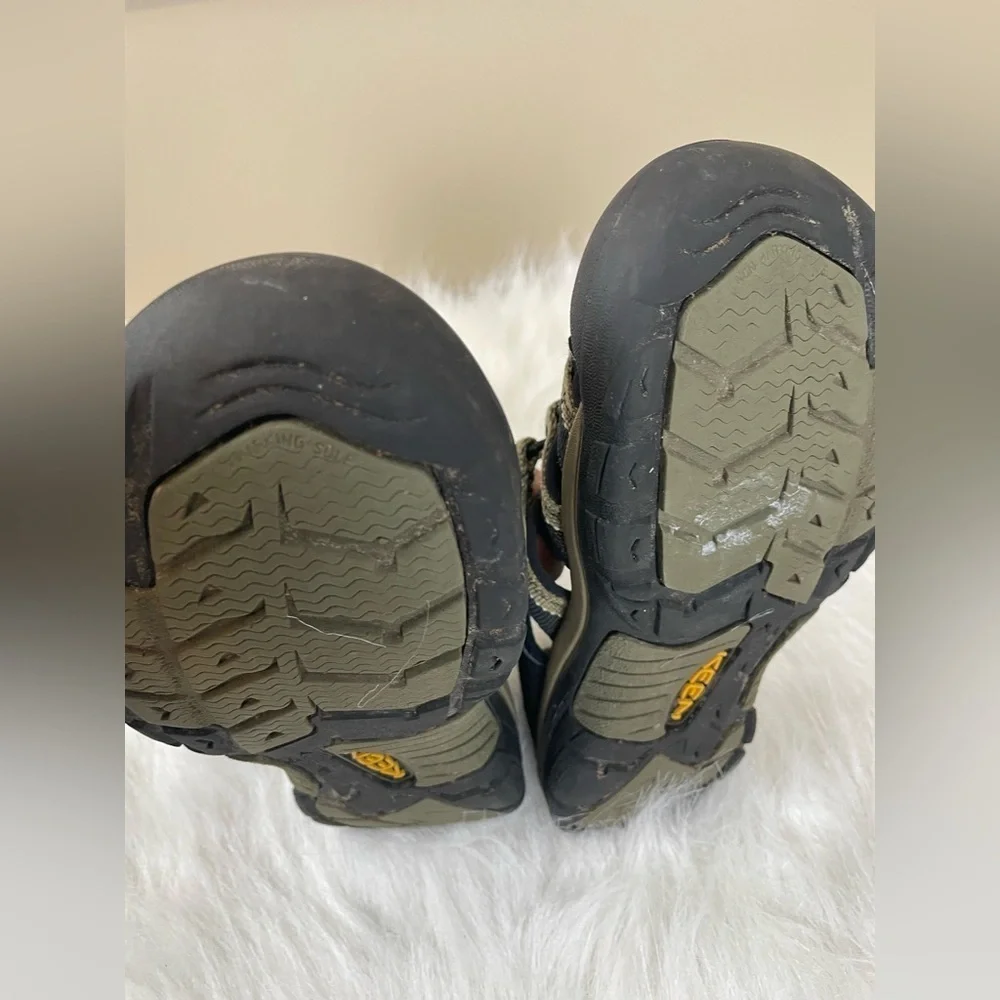 Keen Boys Black and army green shoes